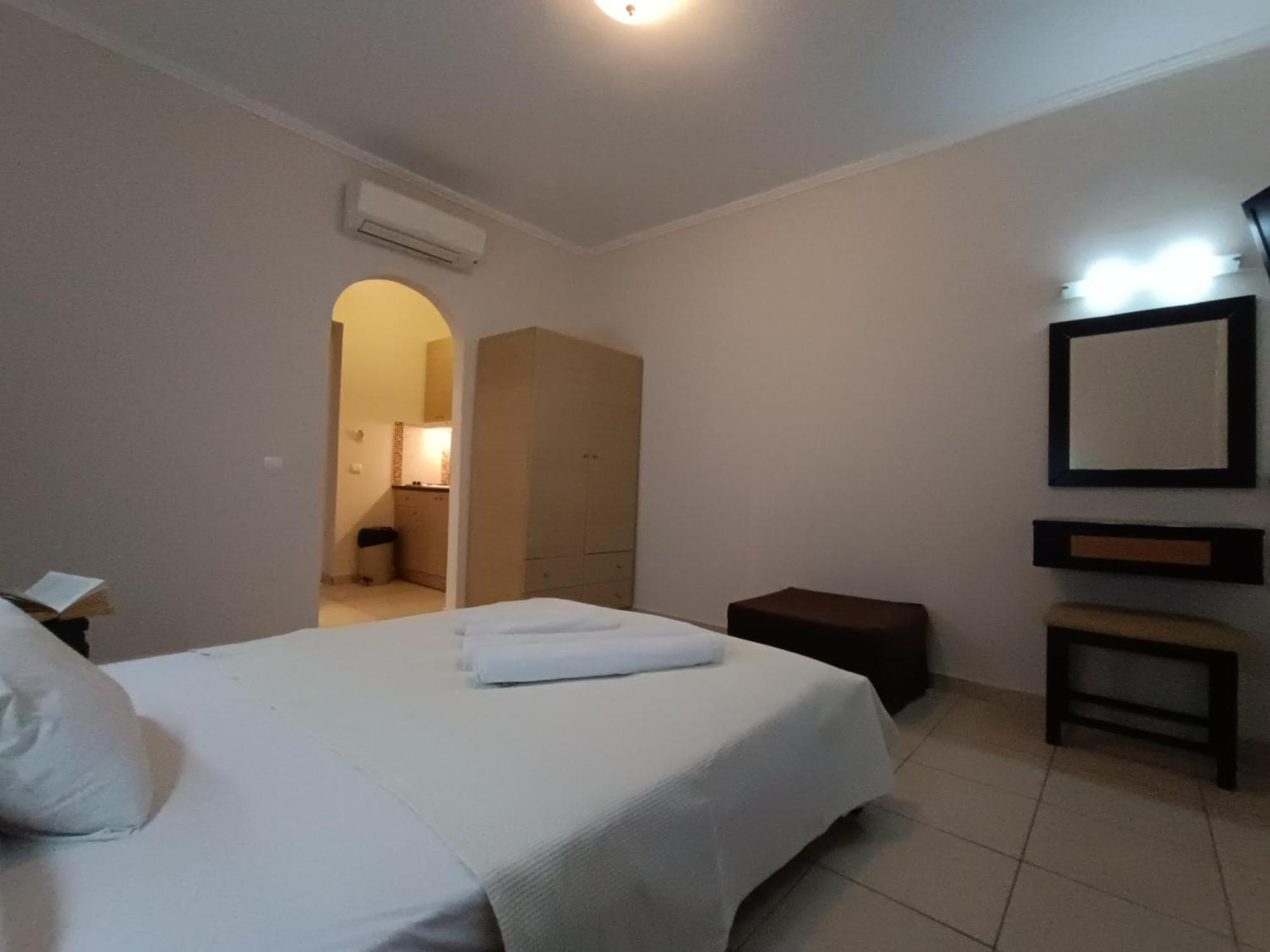 Pouliezos Koklanis Zante Apartments Alykes  Exterior photo